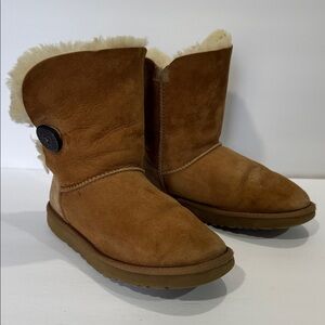 UGG BAILEY BUTTON BOOTS TANG WOMEN’S BOOTS SIZE 7